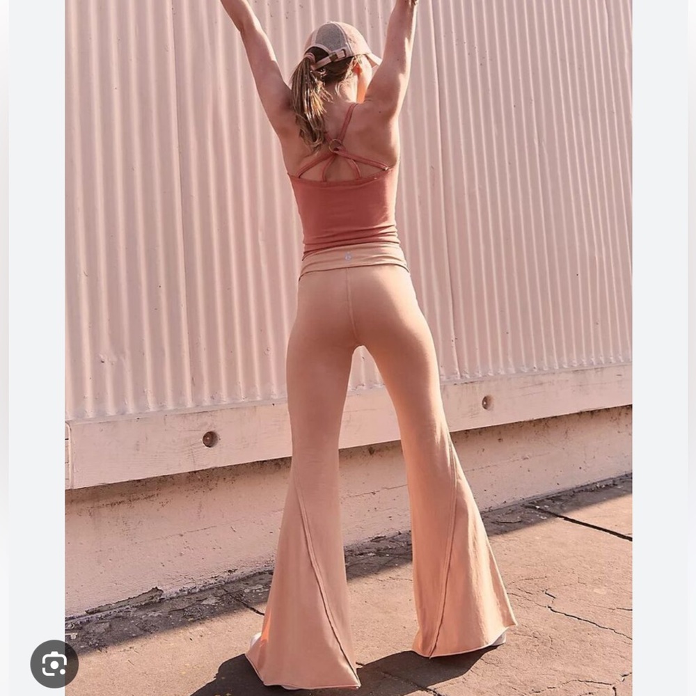 NWOT Free People hot shot flare leggings in neutral